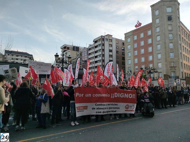 Empleados de centros de discapacidad exigen un convenio justo.