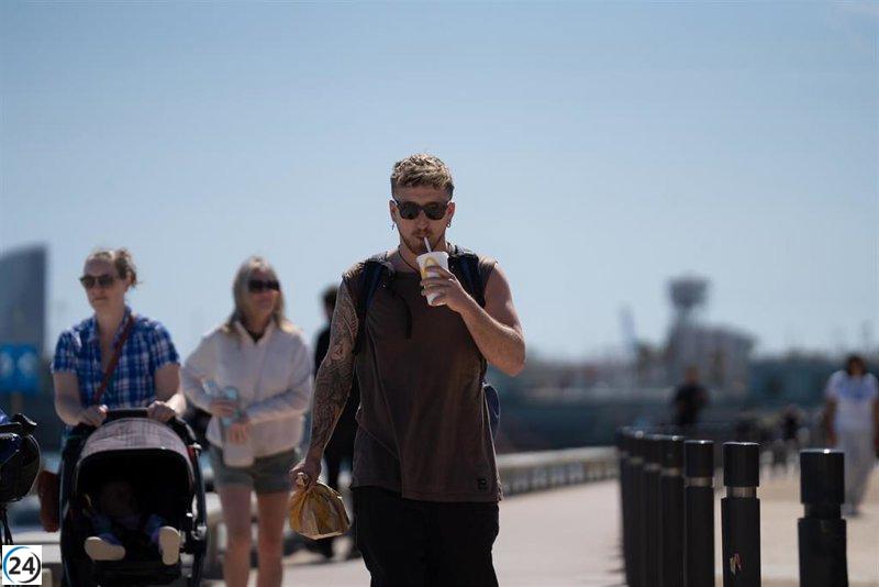 Alerta por tormenta y olas en Galicia mientras las temperaturas alcanzan los 29ºC mañana.