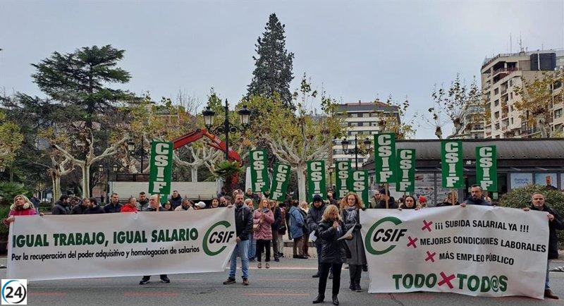 CSIF se manifiesta exigiendo al Gobierno un aumento salarial y más empleo público.