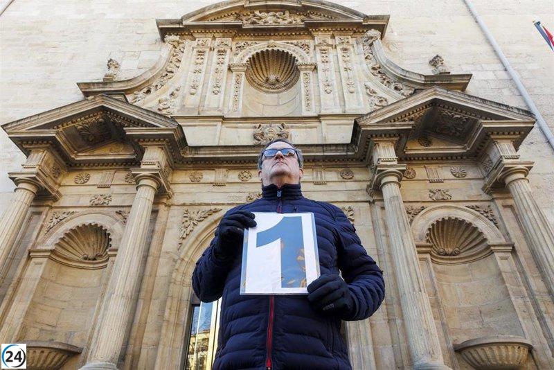 César Vea pone fin a su huelga de hambre tras alcanzar un acuerdo en el Parlamento de La Rioja.