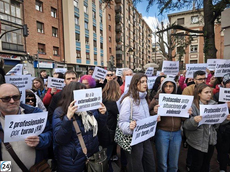 Masiva protesta en Badajoz pide justicia por el asesinato de una educadora y demanda mejoras en protocolos educativos.