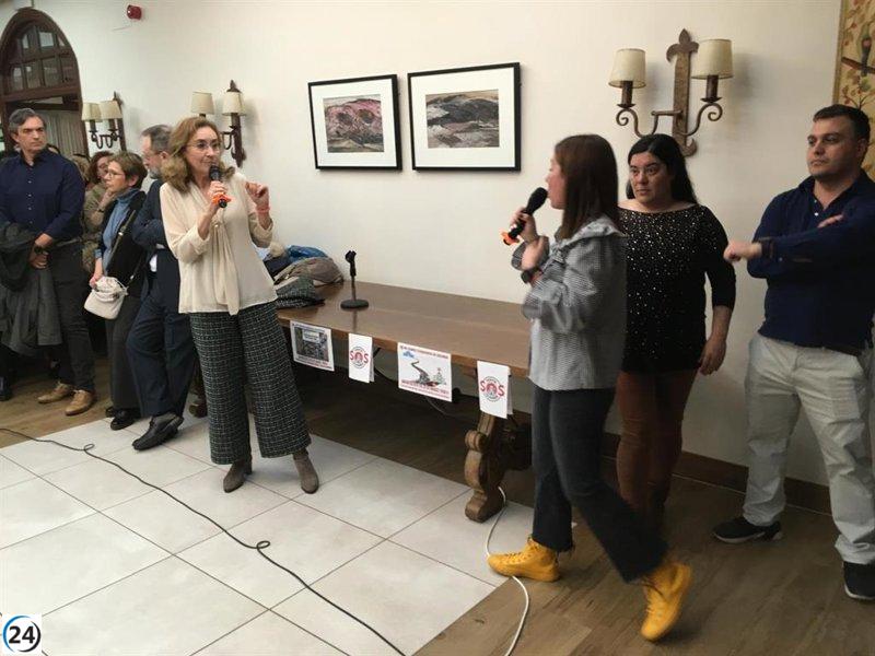Descontento en la asamblea de 'SOS Hospital de Calahorra': la consejera de Salud es abucheada.