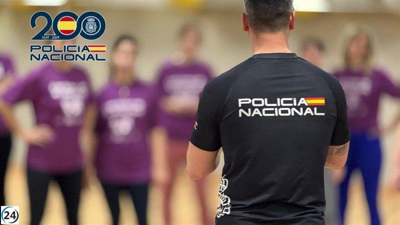 La Policía Nacional organiza en Logroño un taller de defensa personal para mujeres en honor al 8M.