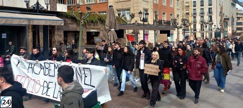 Protesta exige frenar la especulación inmobiliaria y regular los alquileres turísticos.