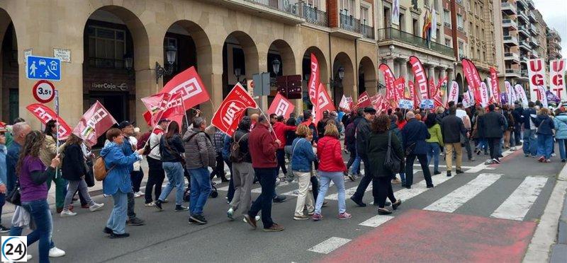 CCOO y UGT marchan por mejores salarios, jornadas justas y seguridad laboral.