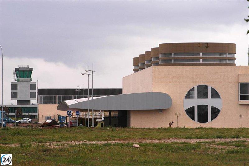 Izquierda Unida denuncia el gasto innecesario de 14 millones en el aeropuerto de Agoncillo.