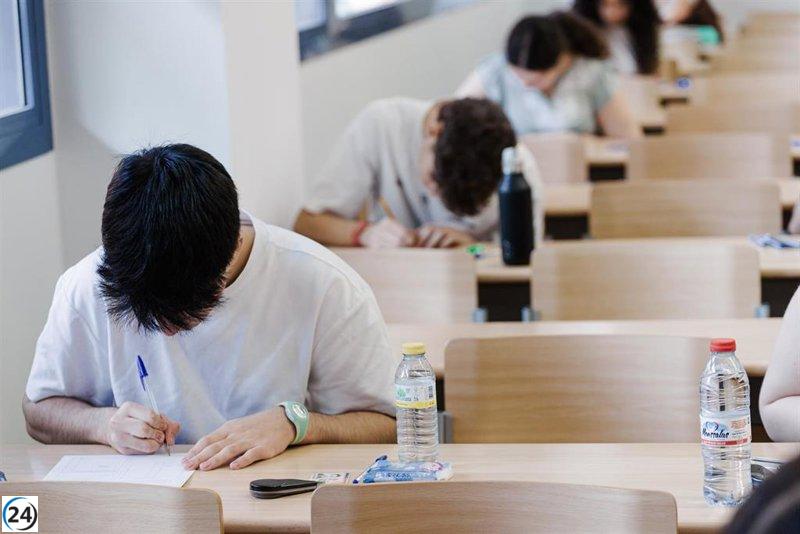 Más de 420 jóvenes se beneficiarán de la matrícula gratuita en primer curso de la UR y UNED.