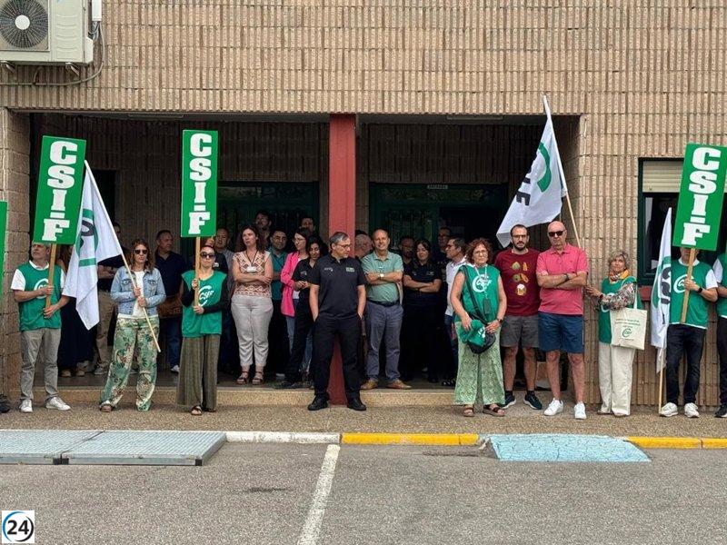 Protesta de trabajadores penitenciarios contra agresiones en Logroño y Sevilla.
