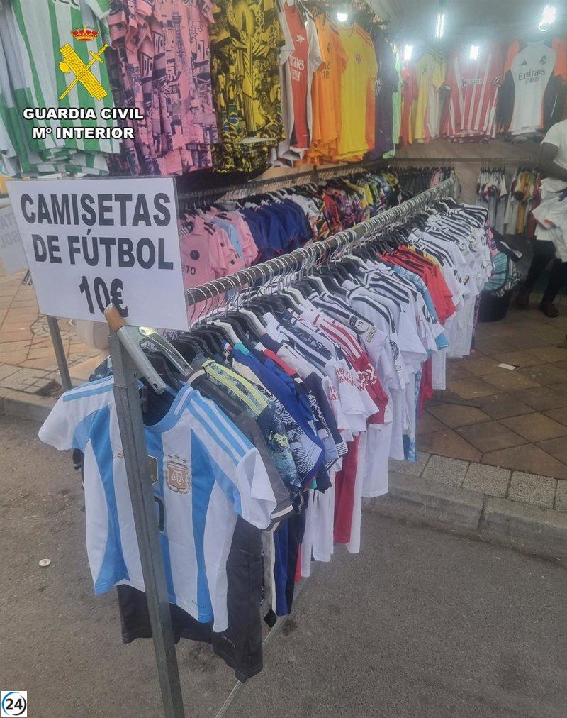 Desmantelan en Logroño una red de falsificación de camisetas de fútbol y bolsos.