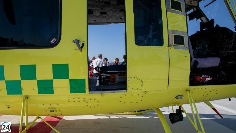 Rescatan a mujer atrapada en vehículo tras accidente en la N-232 y la trasladan en helicóptero al hospital San Pedro.