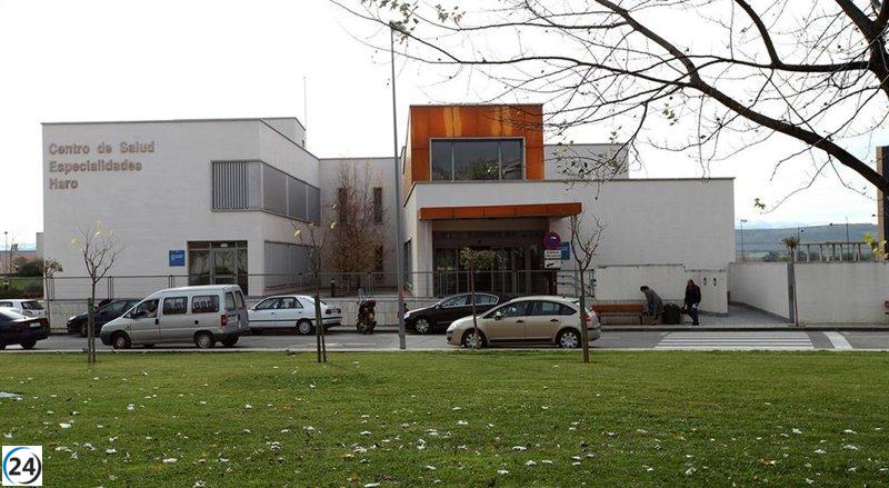 Accidente en Haro: un hombre es llevado al centro de salud tras que su vehículo se saliera de la carretera.