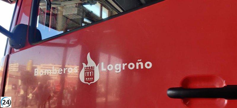 Controlado un incendio en un solar de una vivienda deshabitada en Logroño.