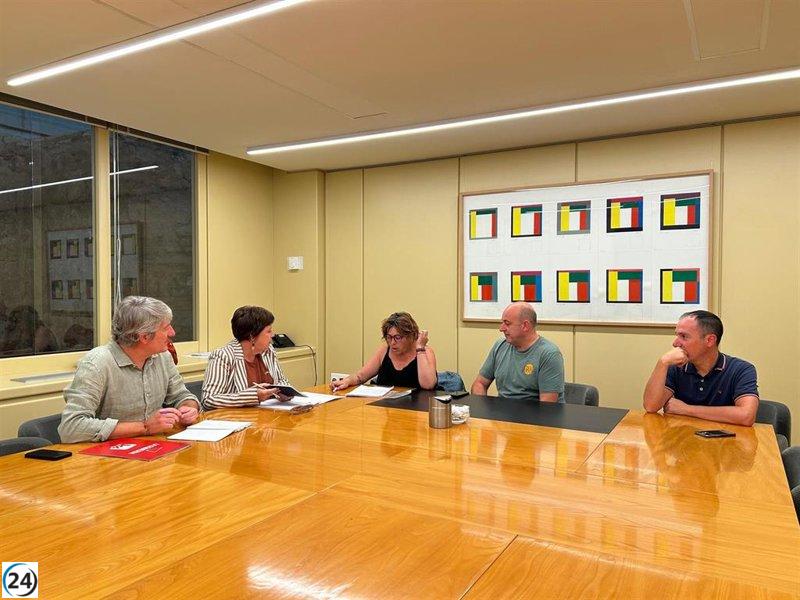 IU y CCOO advierten que simplificar trámites no puede llevar a recortes en la Administración.