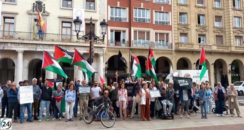 Manifestación opina que la declaración de Sánchez sobre el embargo de armas a Israel es tardía, pero genera esperanza.