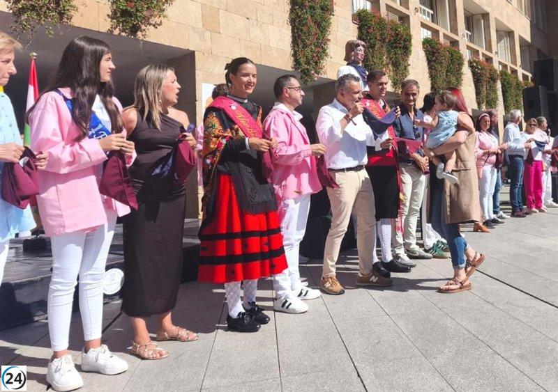 Logroño celebra con entusiasmo la entrega del primer pañuelo de San Mateo a los recién nacidos del último año.