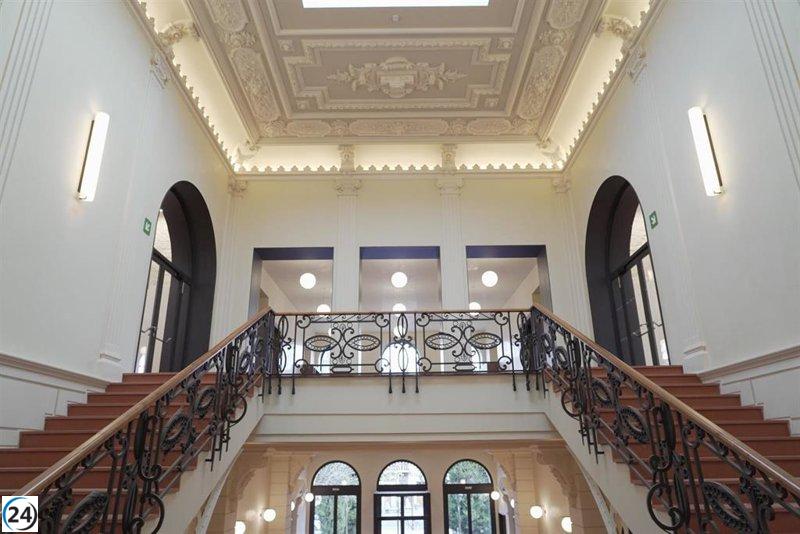 IU denuncia que la educación limita la libertad religiosa, mientras el consejero defiende la legalidad.