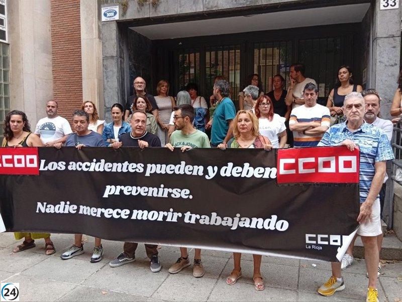 CCOO rinde homenaje con un minuto de silencio al camionero riojano fallecido en Gijón.