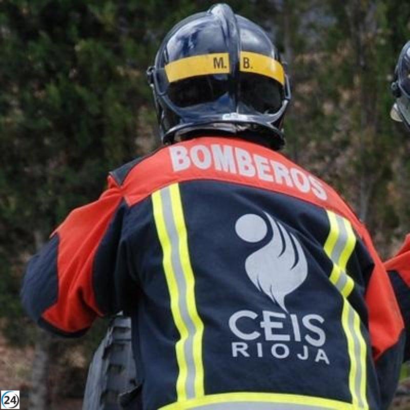 Incendio en Pradejón consume mil metros de maleza y afecta una caseta en desuso.
