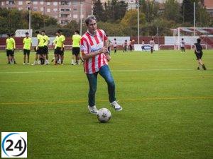 El Gobierno de La Rioja renueva el césped artificial del campo de fútbol de Autol.