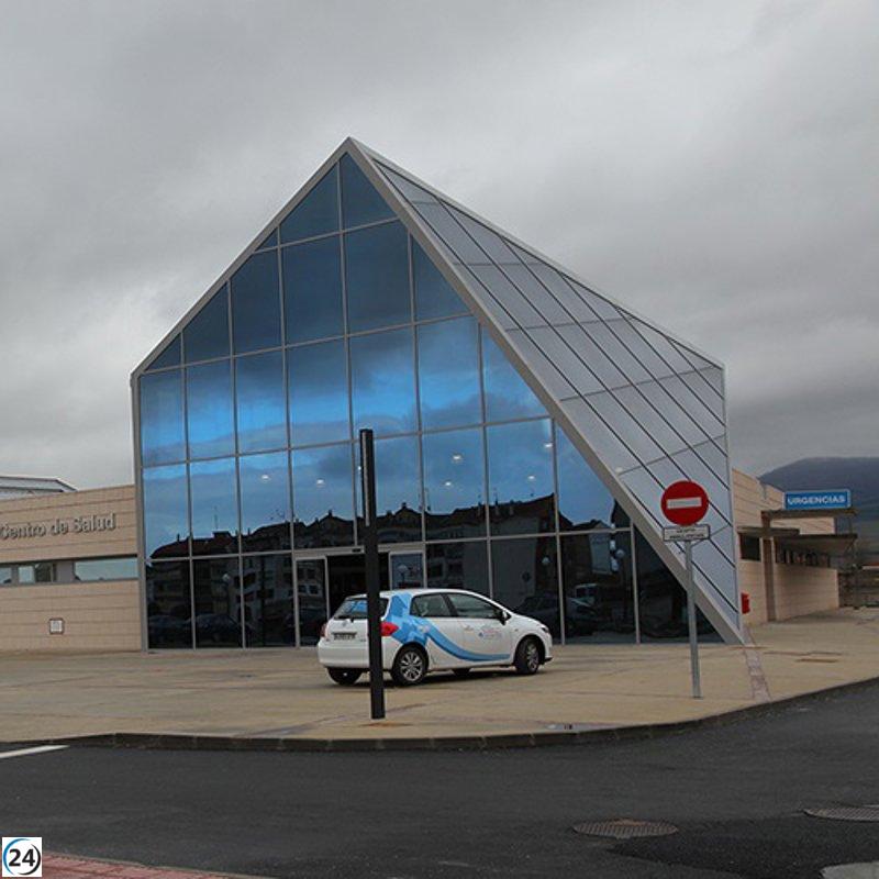 Motociclista de 57 años es hospitalizado en Santo Domingo tras accidente con un auto.