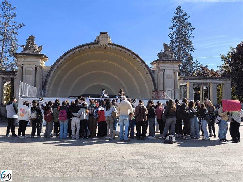 Estudiantes de Logroño exigen a las autoridades escolares acciones contra el acoso escolar.