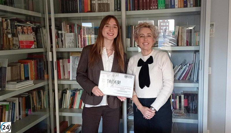 Alicia Fernández de Arcaya, pasante de 'La Rioja', gana el VII premio de prácticas de la APR.
