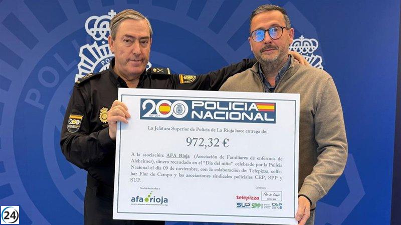 La Policía Nacional de Logroño dona más de 972 euros a AFA Rioja, recaudados en la celebración del Día del Niño.
