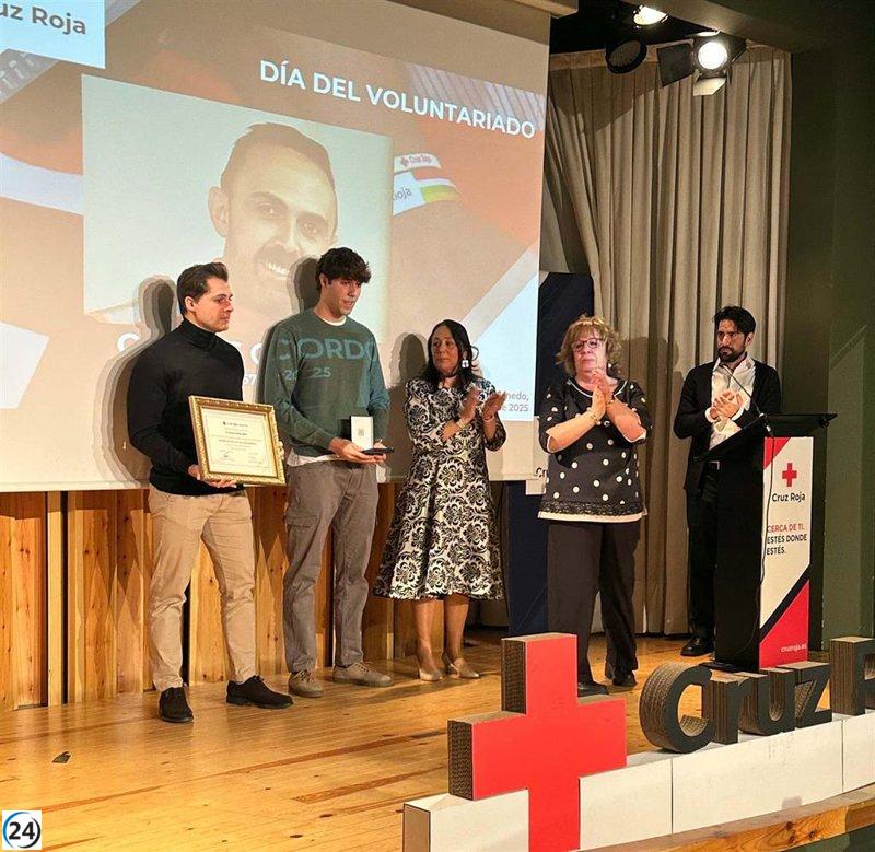 Arnedo celebra el Día del Voluntariado de Cruz Roja en La Rioja, rindiendo tributo a Carlos Cordón Bayo.