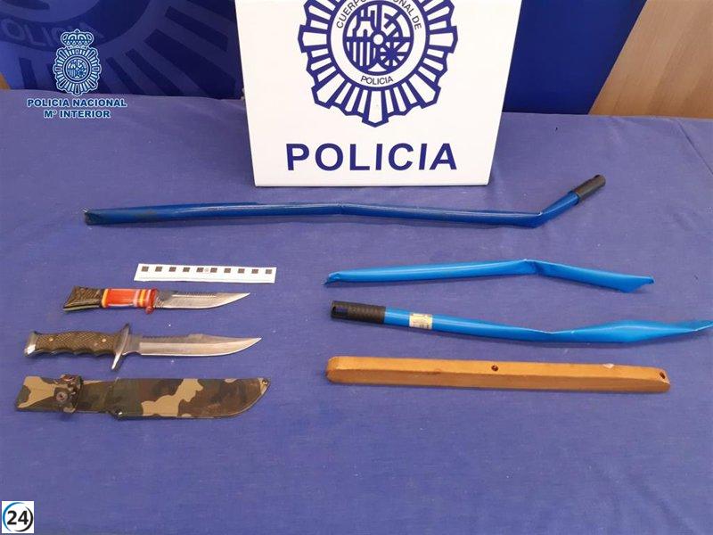 Detienen a 7 jóvenes, 3 menores, por participar en riña con armas blancas.