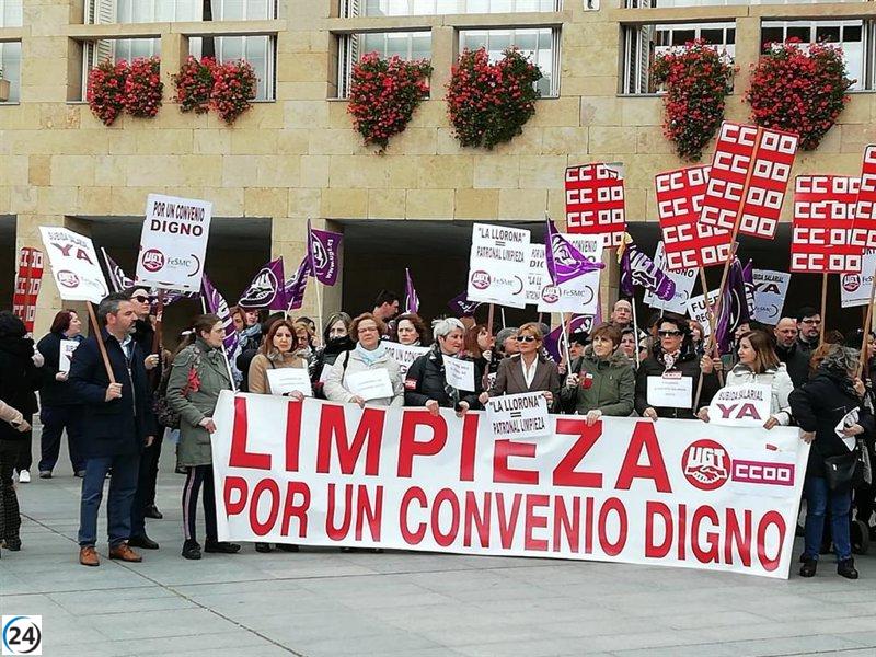 UGT y CC.OO convocan concentraciones y no descartan posibilidad de huelga en el sector de la limpieza.
