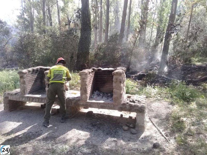 Incendio en Villamediana controlado pero no extinguido; se estima origen en zona de asadores.