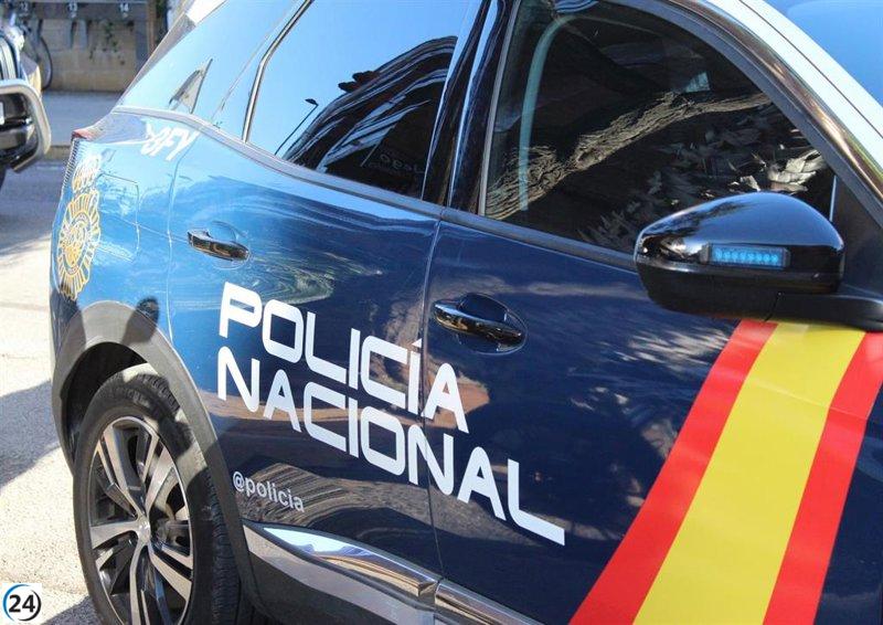 Dos mujeres detenidas por robar productos mientras trabajaban en un supermercado.