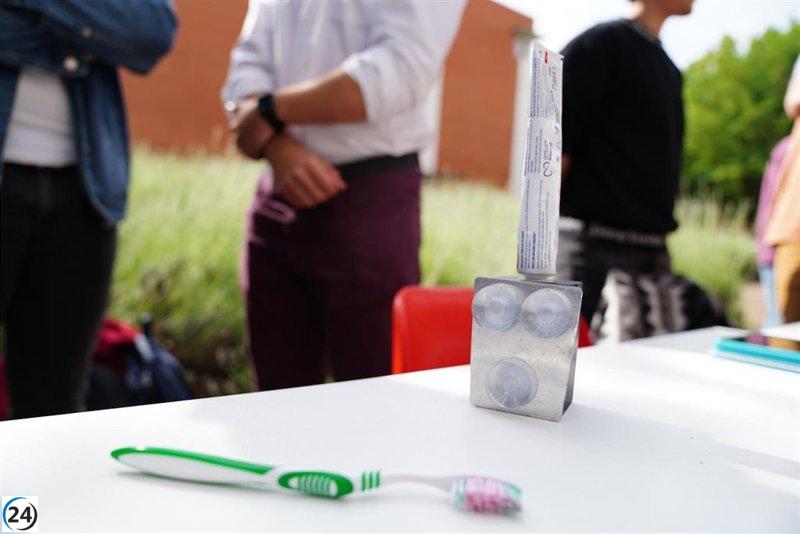 Ingenieros diseñan dispensadores de pasta de dientes para personas con parálisis cerebral.