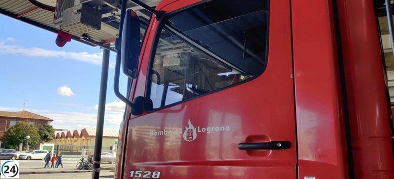 Bomberos de Logroño logran apagar el fuego en una residencia de la calle Las Tejeras