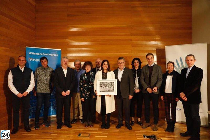 Rosana Calvo, dedicada a la estética oncológica, recibe el V premio Esperanza del PP de Logroño.