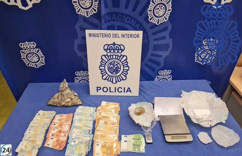 Dueño de bar en Logroño arrestado por suministrar drogas a clientes para celebrar las festividades navideñas.