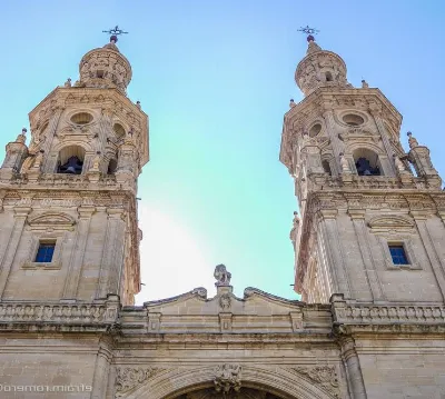 La iglesia de Santa María de la Redonda: un monumento religioso imprescindible