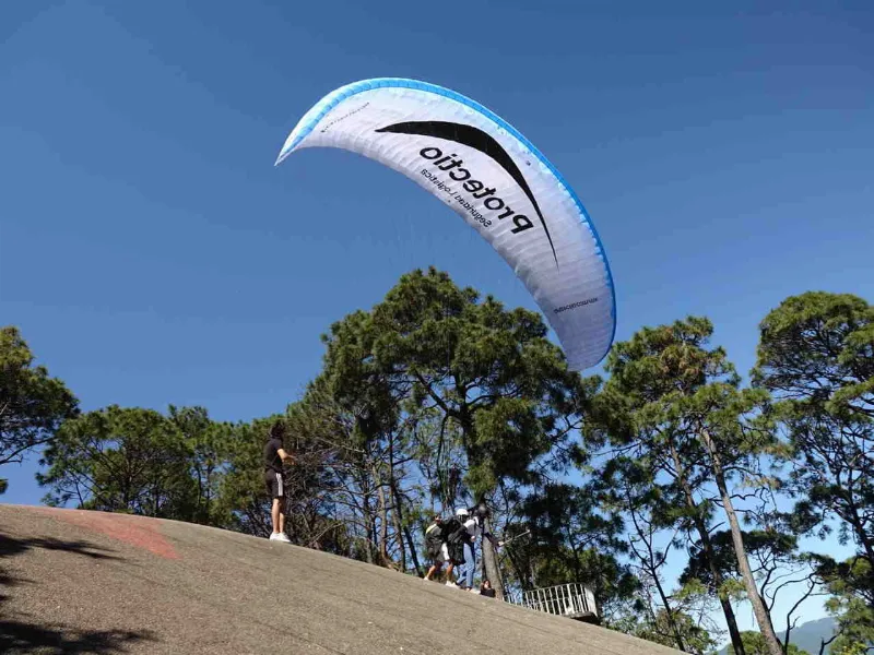 Parapente en el valle del Ebro